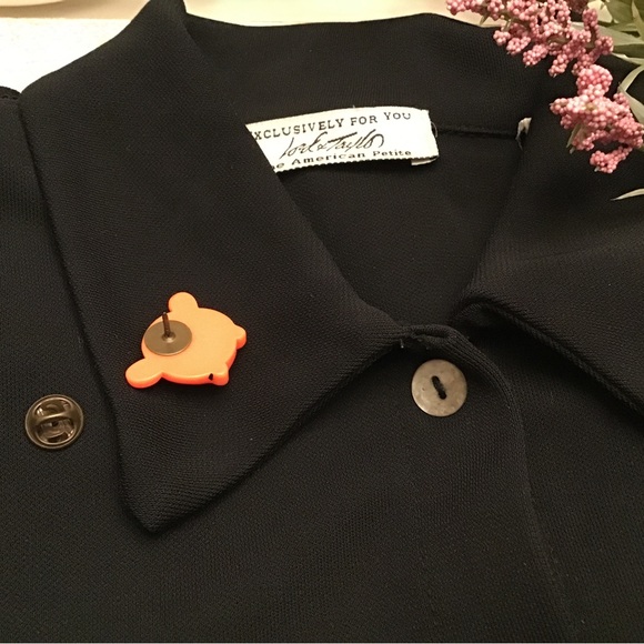 3/$9.00 Tiger Lapel Pin - Picture 3 of 3